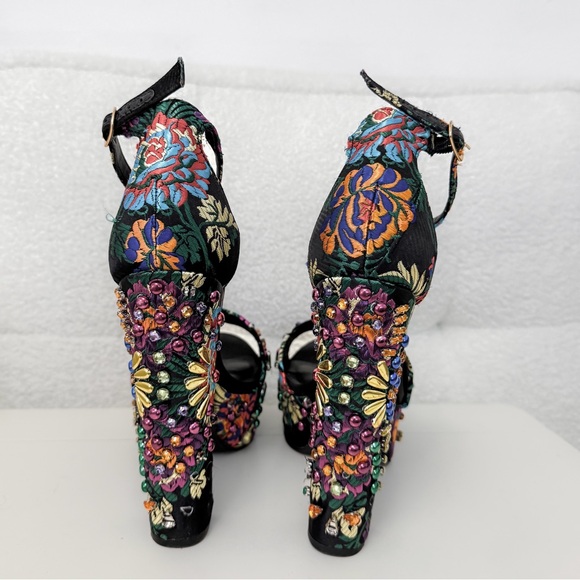 Steve Madden Embroidered Gia Pump - Picture 3 of 3